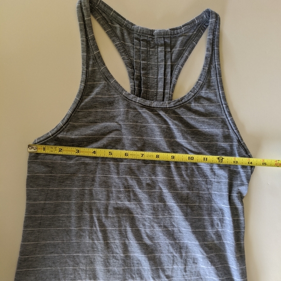 Lululemon Yogi Everyday Tank Grey Stripe Size 4 - Picture 5 of 5